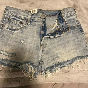 BRAND NEW WITH TAGS! • LEVI MID-RISE 501 SHORT
